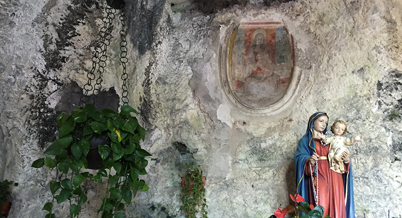 santuario-madonna-grotta2